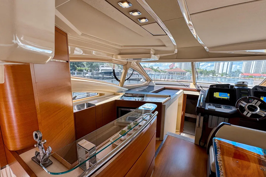 Yacht Photo 24